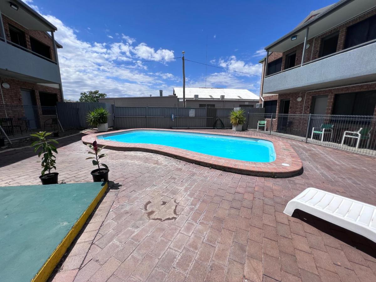 Spa Village Travel Inn Moree Exteriör bild