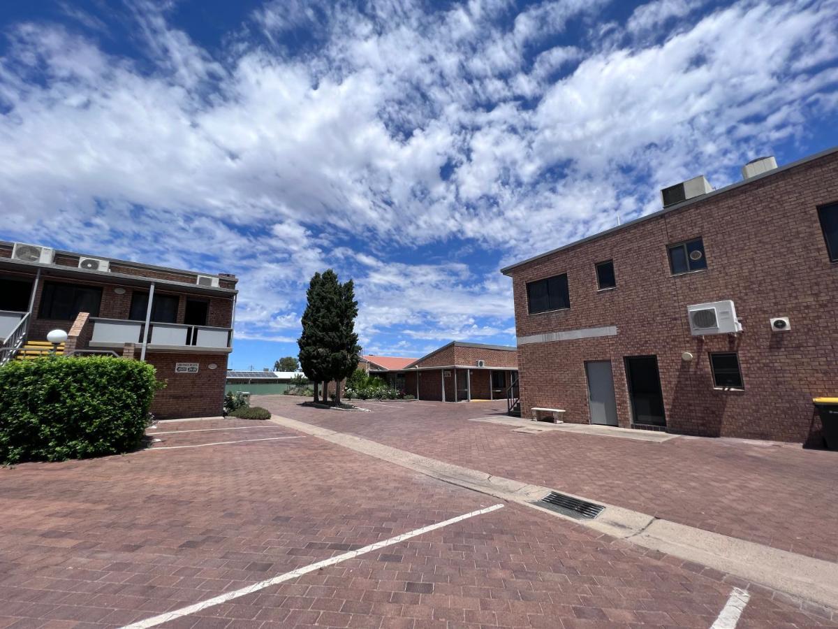 Spa Village Travel Inn Moree Exteriör bild