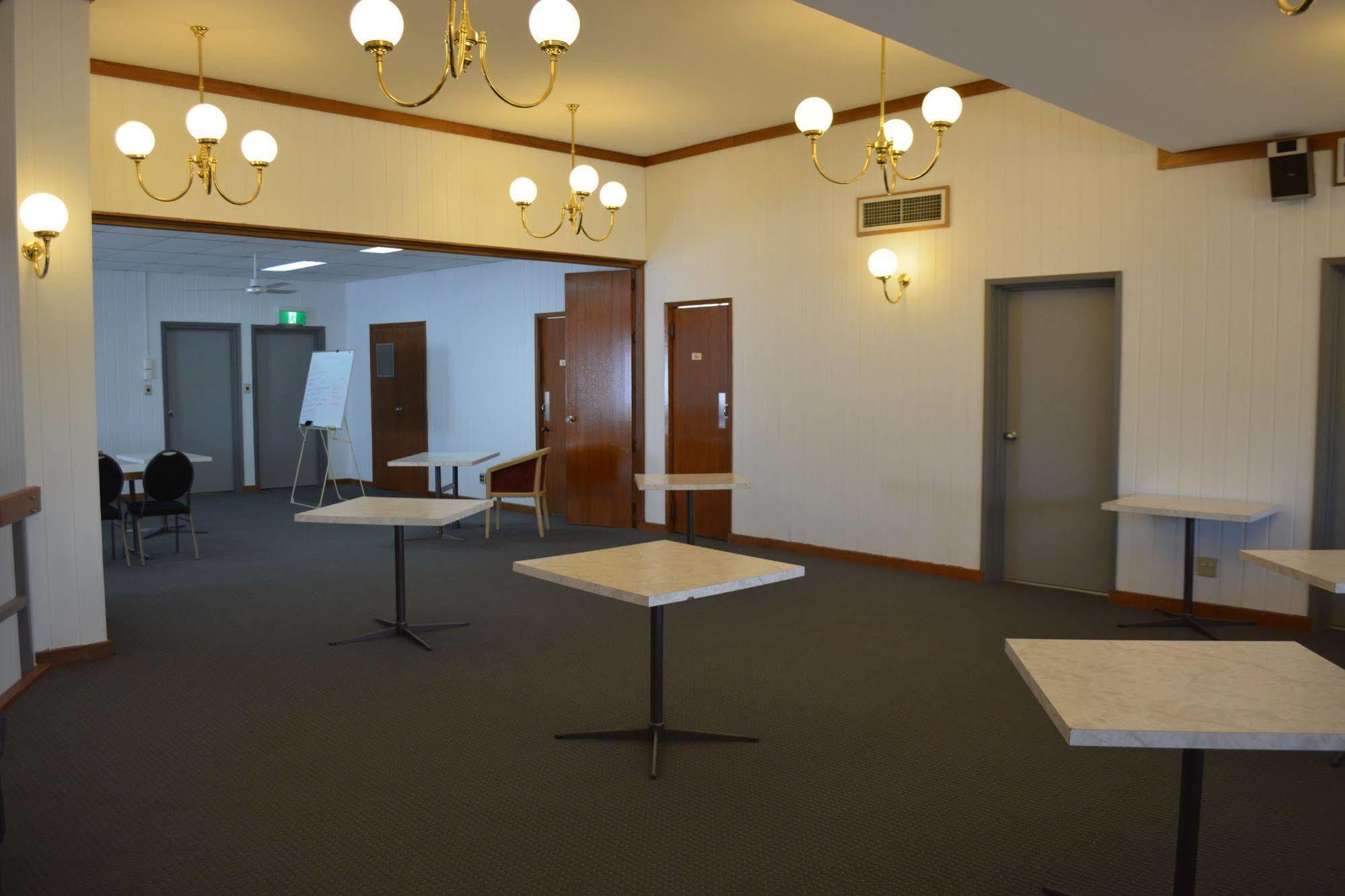 Spa Village Travel Inn Moree Exteriör bild